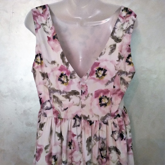 Beautiful Floral Dress by Black Swan NWT L - Picture 3 of 7